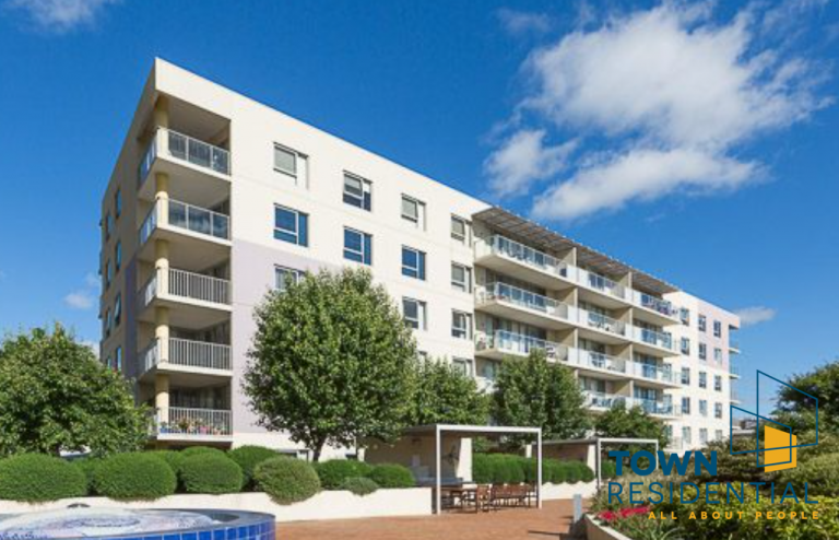 64/98 Corinna Street, PHILLIP  ACT  2606