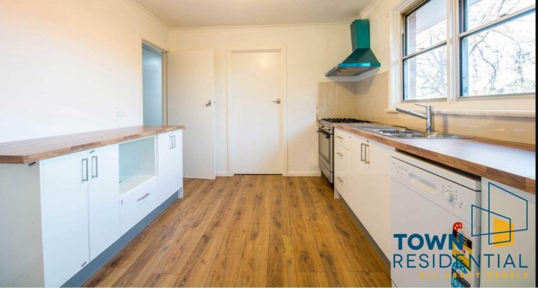 49 Walker Crescent, NARRABUNDAH  ACT  2604
