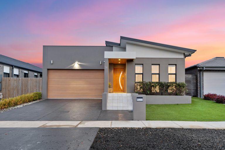 54 Greg Urwin Circuit, CASEY  ACT  2913