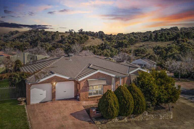2 Wallaby Place, NICHOLLS  ACT  2913