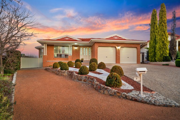 7 Tazewell Circuit, NICHOLLS  ACT  2913