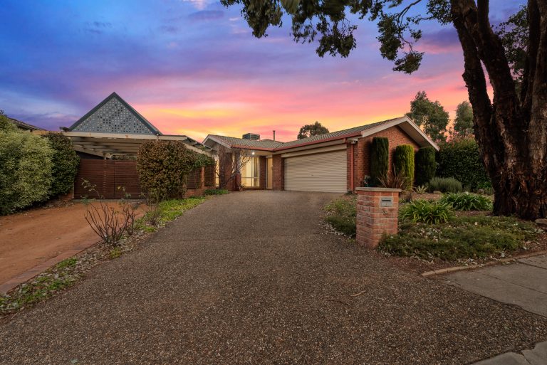 32 TAYLOR STREET, NGUNNAWAL  ACT  2913