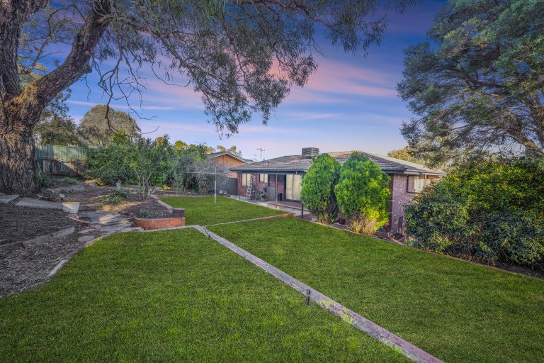 12 Stuckey Place, CHARNWOOD  ACT  2615