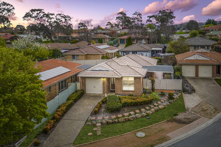 7 Saxby Close, AMAROO  ACT  2914