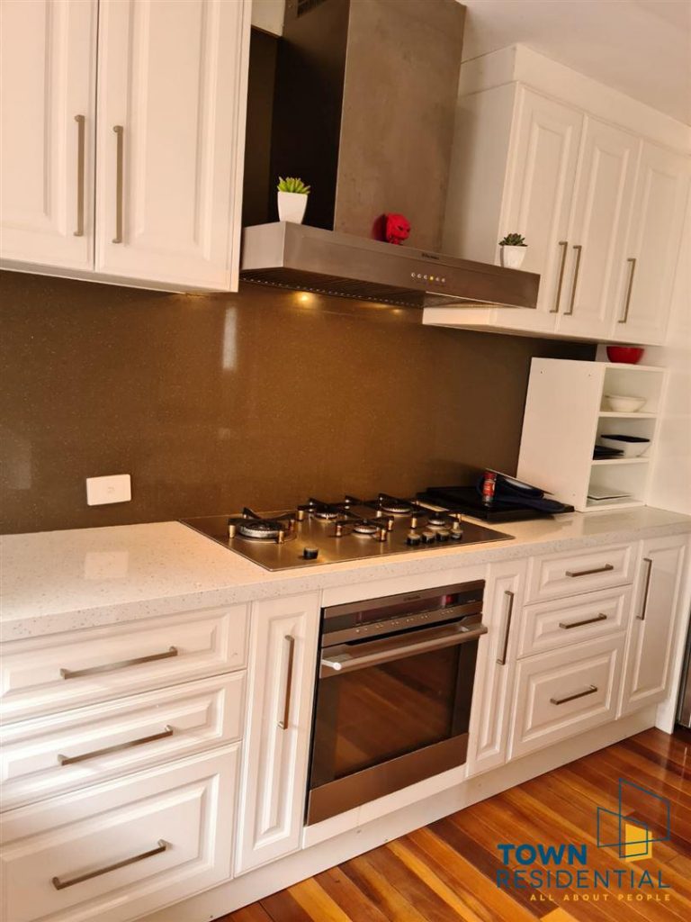 4 Thake Place, LYNEHAM  ACT  2602