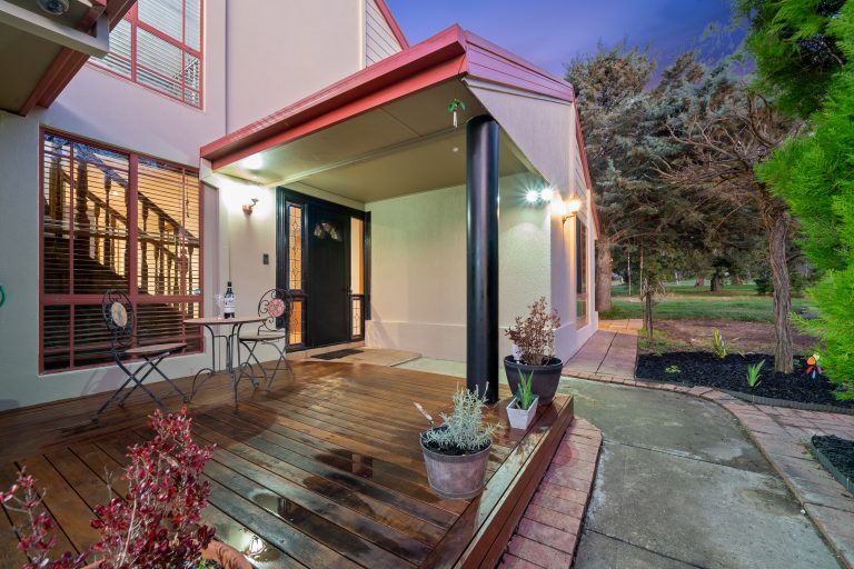 27 Britten Jones Drive, HOLT  ACT  2615