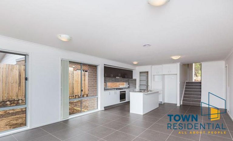 30 Cocoparra Crescent, CRACE  ACT  2911