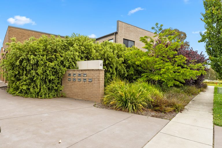 1/4 Jeff Snell Crescent, DUNLOP  ACT  2615