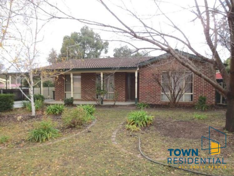 56 Clare Dennis Avenue, GORDON  ACT  2906