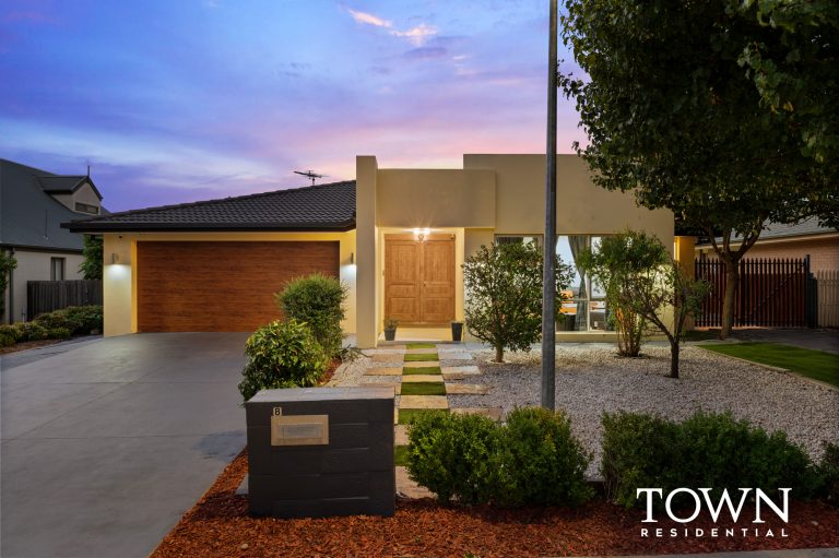 8 Ikara Close, DUNLOP  ACT  2615