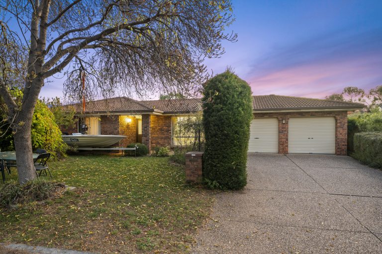 9 Gudgenby Close, PALMERSTON  ACT  2913