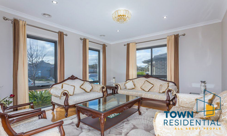 8 Ronald Walker Street, CASEY  ACT  2913