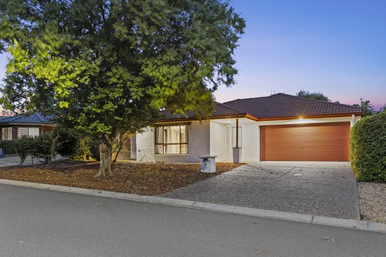 5 Diamond Street, AMAROO  ACT  2914