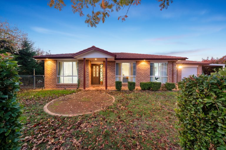 29 Jonsson Court, DUNLOP  ACT  2615