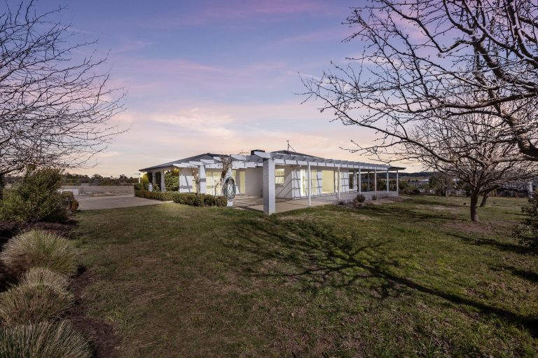 4 Lomandra Street, GUNDAROO  NSW  2620