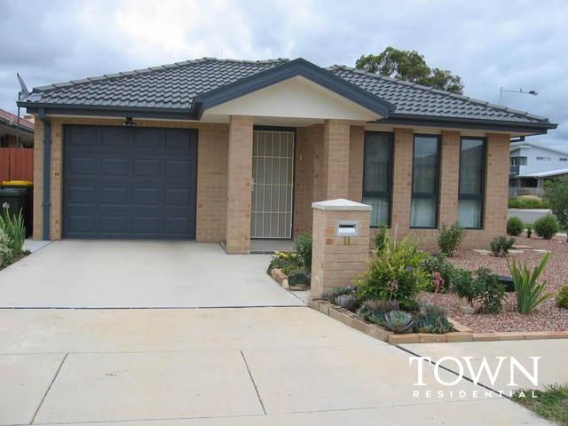 11 Joan Long Street, FRANKLIN  ACT  2913
