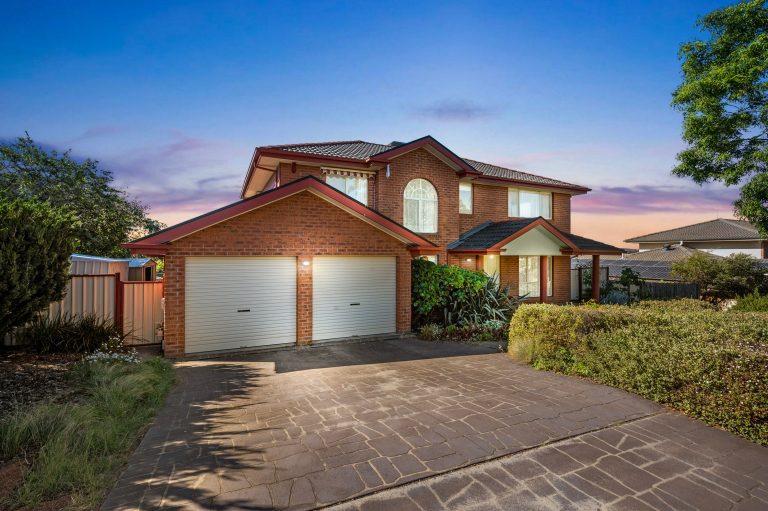 18 Whitfield Circuit, NICHOLLS  ACT  2913