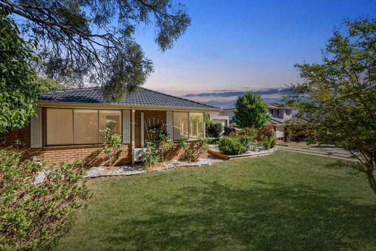 54 Chuculba Crescent, GIRALANG  ACT  2617