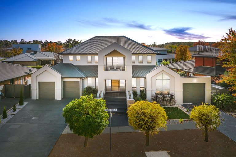 26 Jeanne Young Circuit, MCKELLAR  ACT  2617