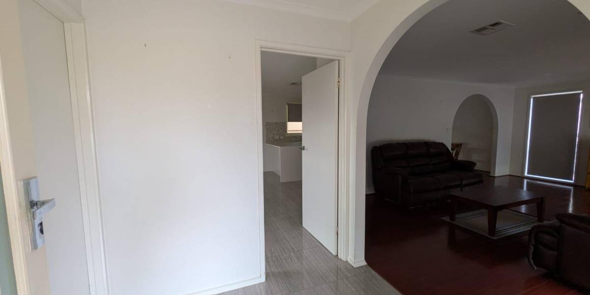 10 Ringrose Crescent, ISAACS, ACT 2607 AUS
