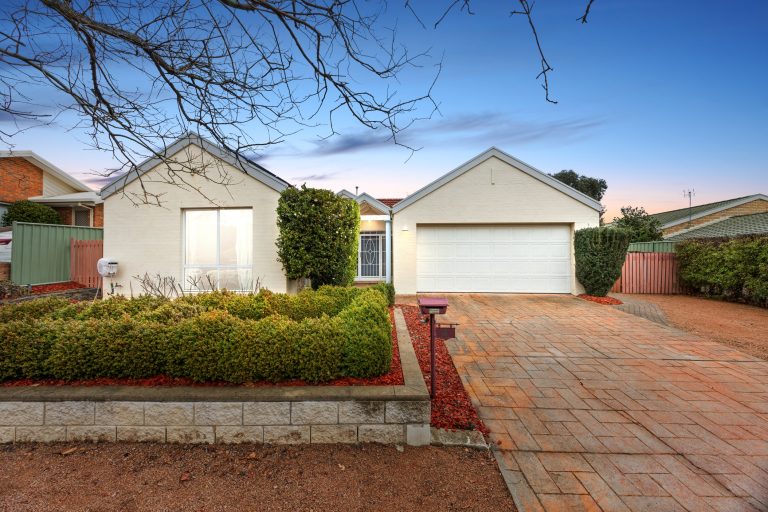 4 Charlick Place, NICHOLLS  ACT  2913