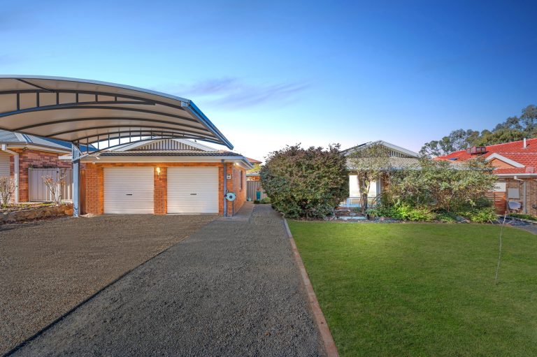11 Bimberi Crescent, PALMERSTON  ACT  2913