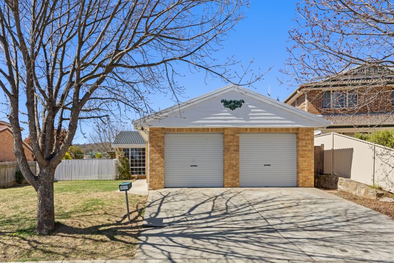13 Patrick Brick Court, QUEANBEYAN EAST  NSW  2620