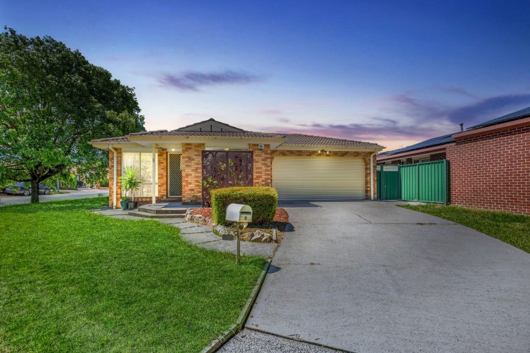 8 Mundang Crescent, NGUNNAWAL  ACT  2913