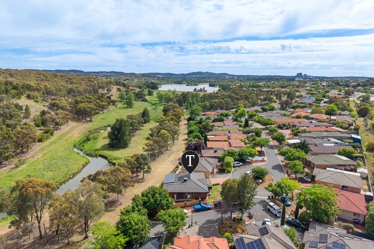 52 Kangaroo Close, NICHOLLS  ACT  2913