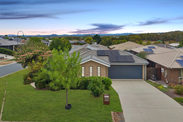 1 Gulwan Street, NGUNNAWAL  ACT  2913